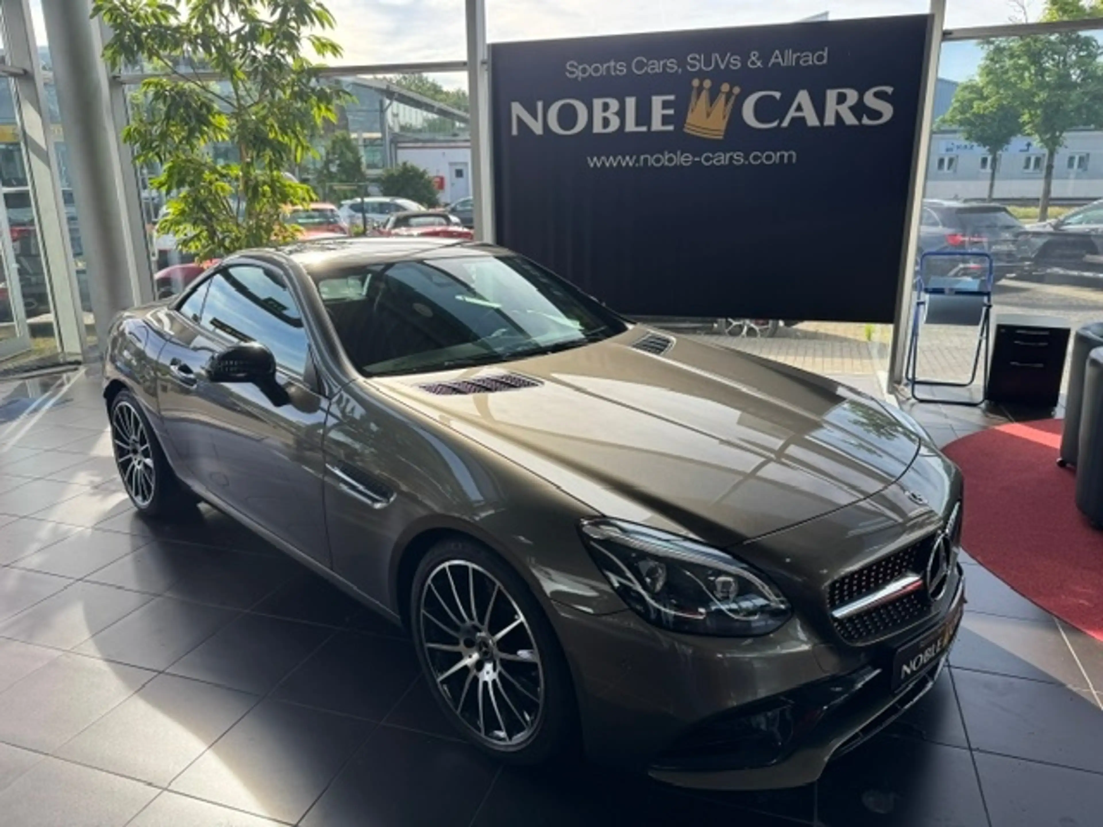 Mercedes-Benz SLC 300 AMG Line  AIRSCARF KLIMA LED NAVI SHZ