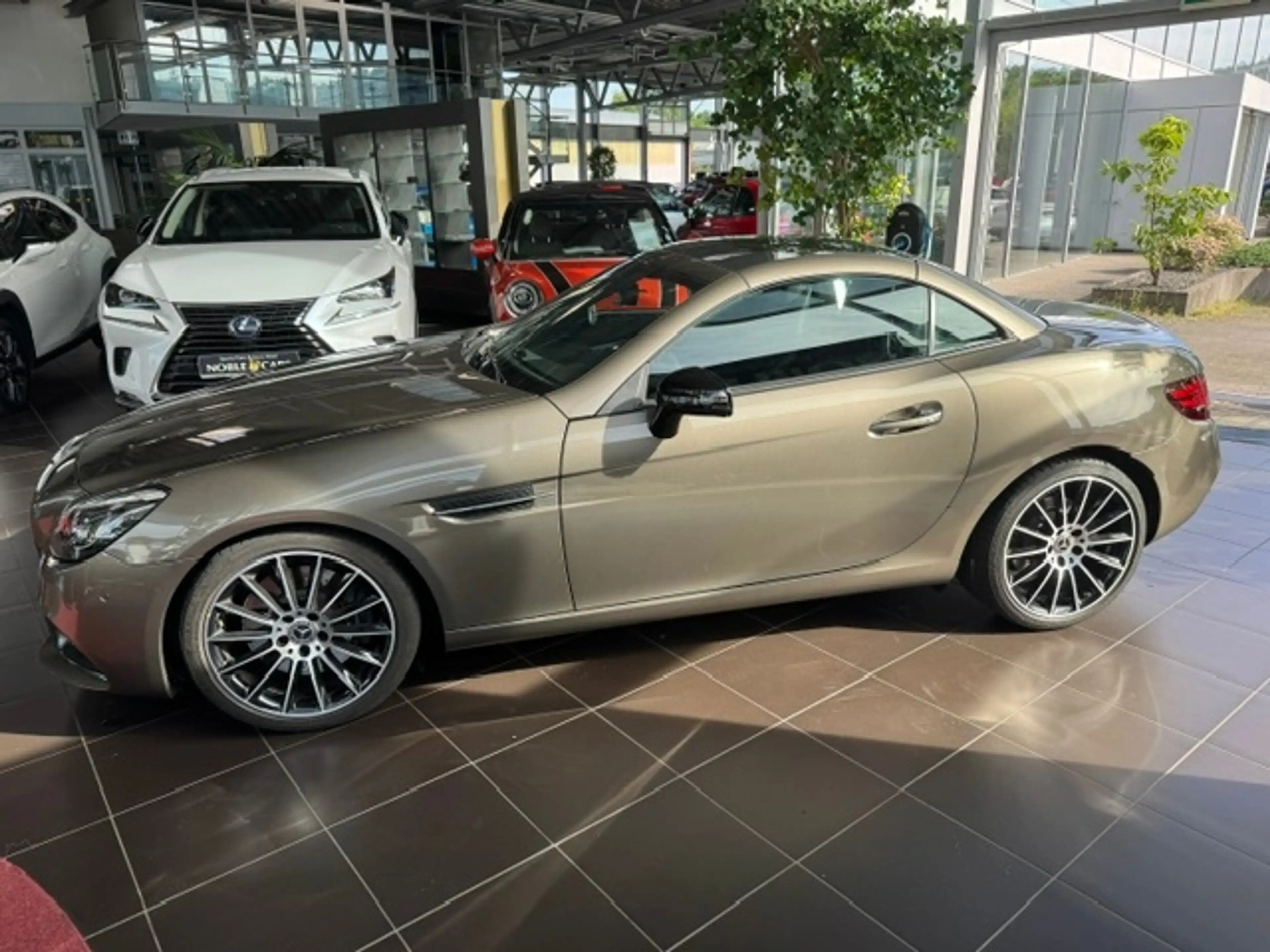 Mercedes-Benz SLC 300 AMG Line AIRSCARF KLIMA LED NAVI SHZ — photo 5