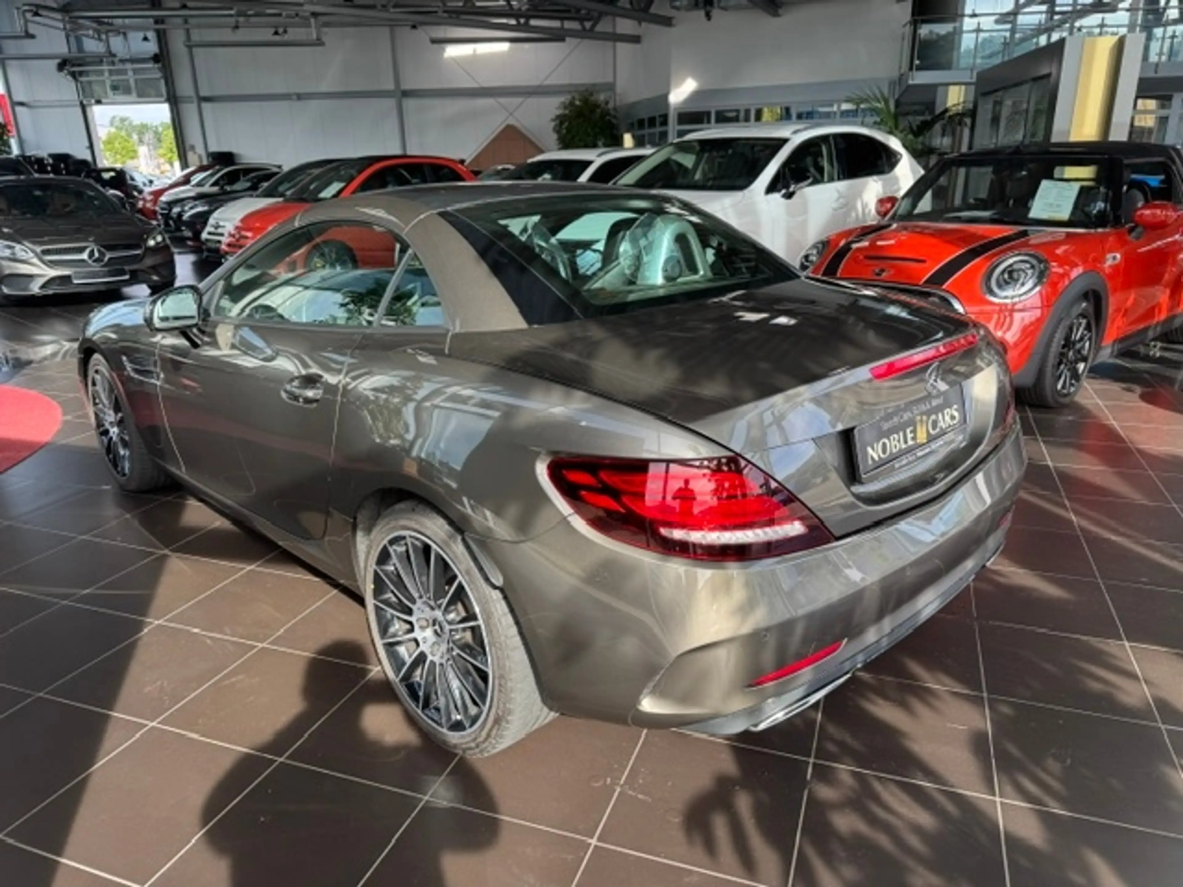 Mercedes-Benz SLC 300 AMG Line AIRSCARF KLIMA LED NAVI SHZ — photo 7