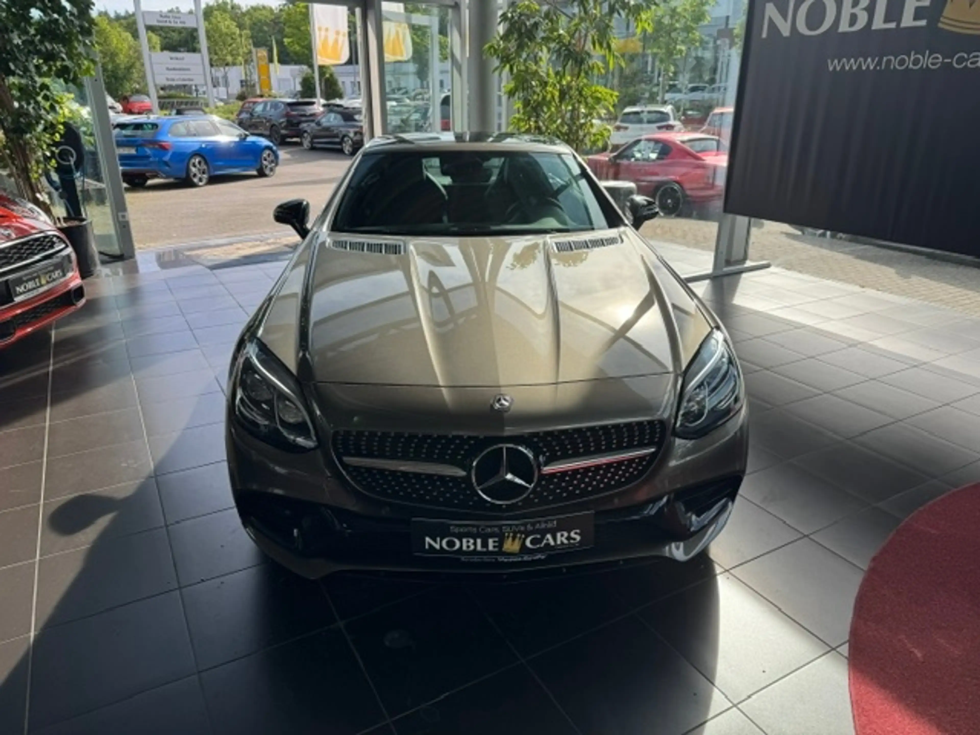 Mercedes-Benz SLC 300 AMG Line AIRSCARF KLIMA LED NAVI SHZ — photo 2
