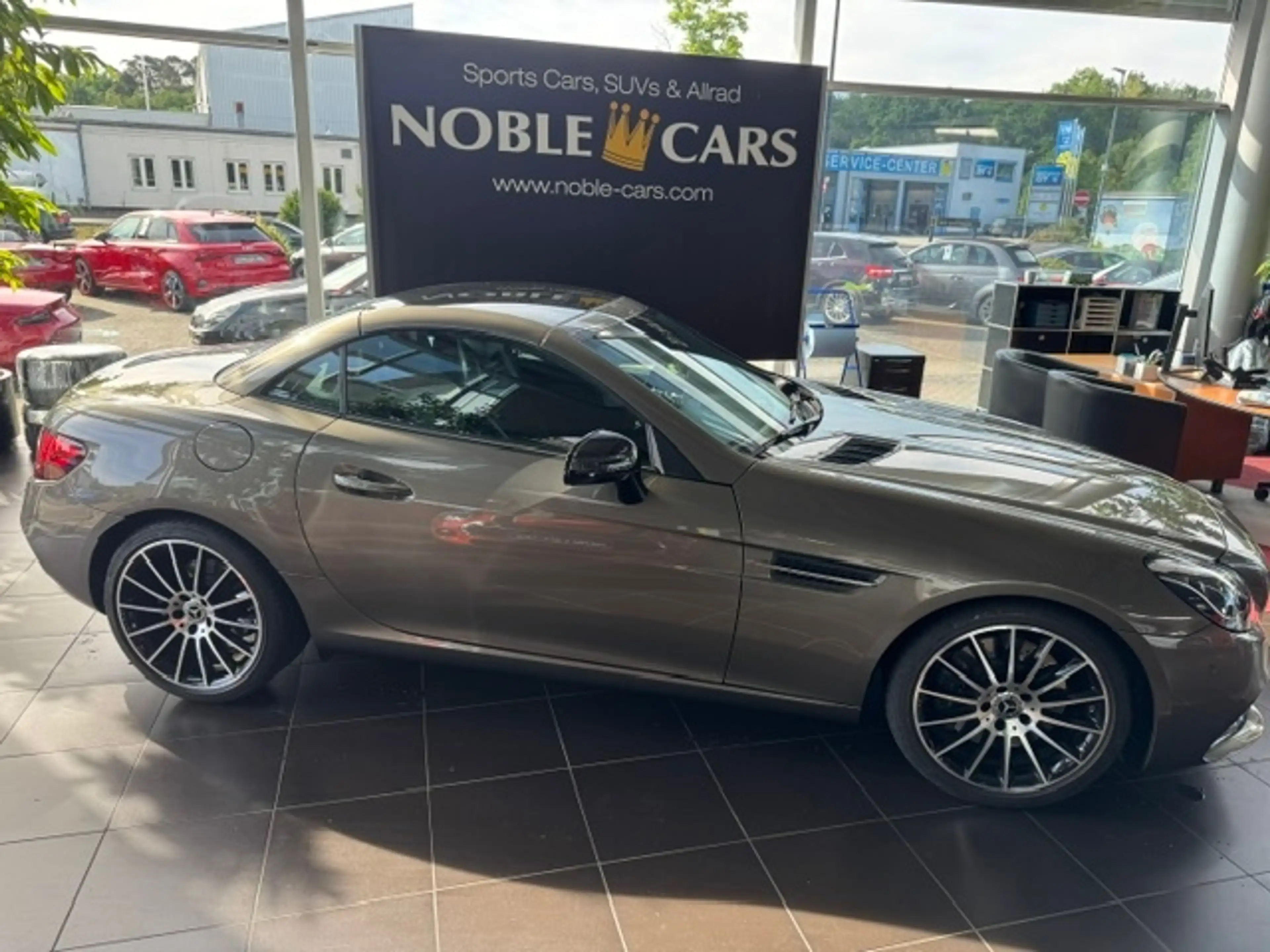 Mercedes-Benz SLC 300 AMG Line AIRSCARF KLIMA LED NAVI SHZ — photo 11