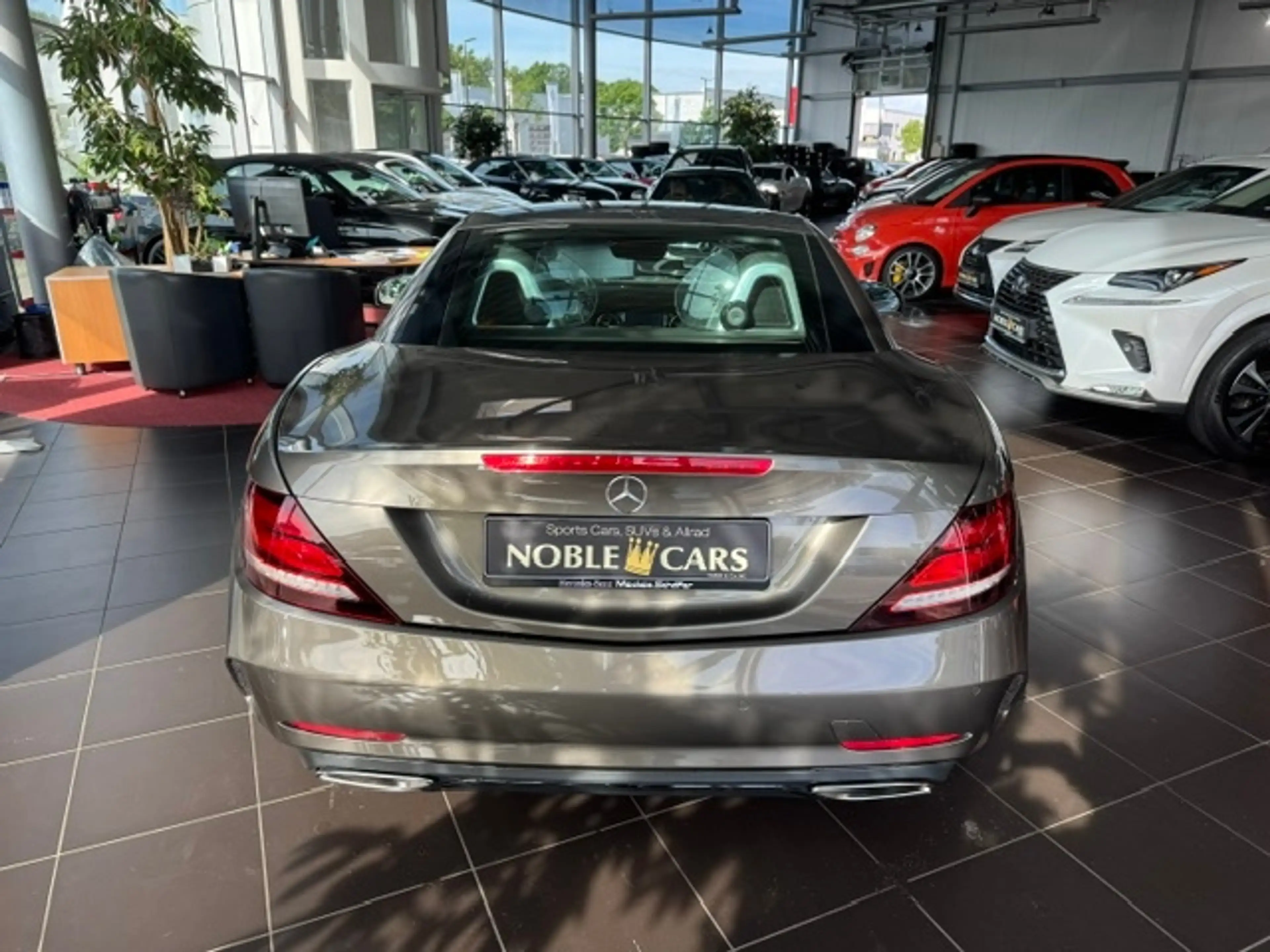 Mercedes-Benz SLC 300 AMG Line AIRSCARF KLIMA LED NAVI SHZ — photo 8