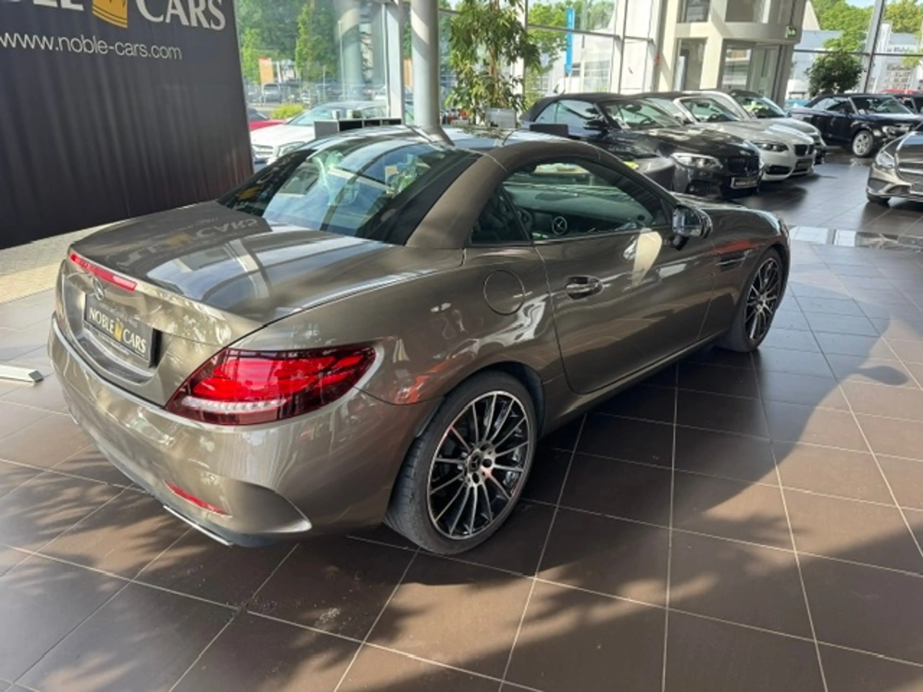 Mercedes-Benz SLC 300 AMG Line AIRSCARF KLIMA LED NAVI SHZ — photo 9