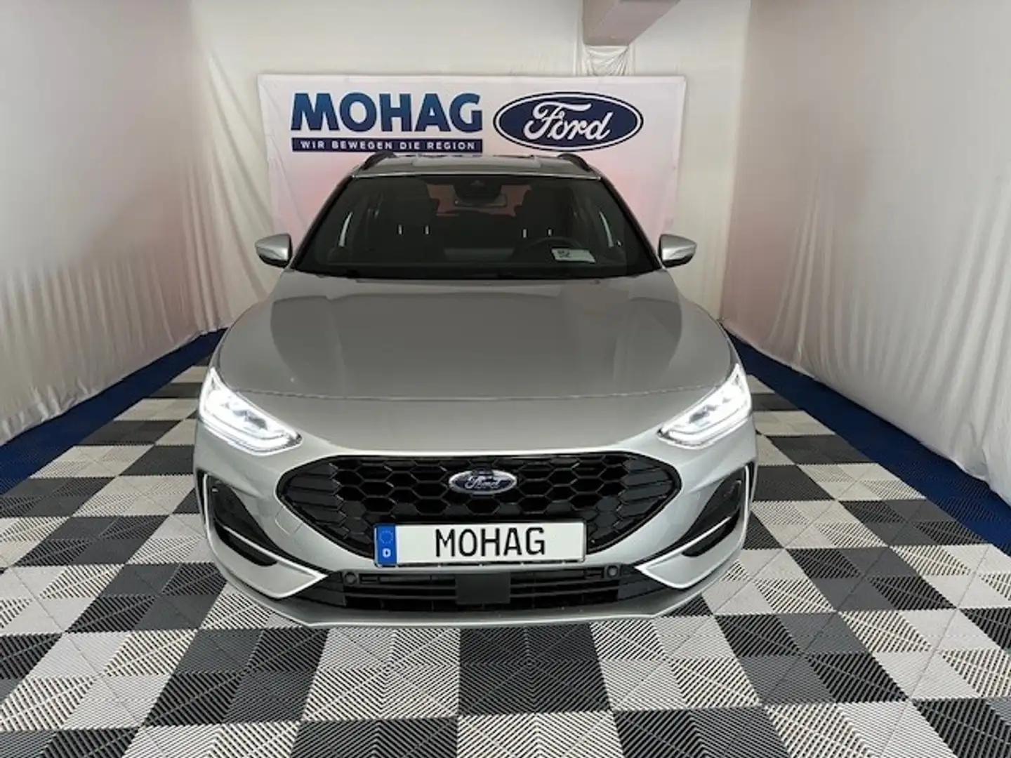 Ford Focus Turnier 1.0 EcoBoost ST-Line Automatik Argent - 2