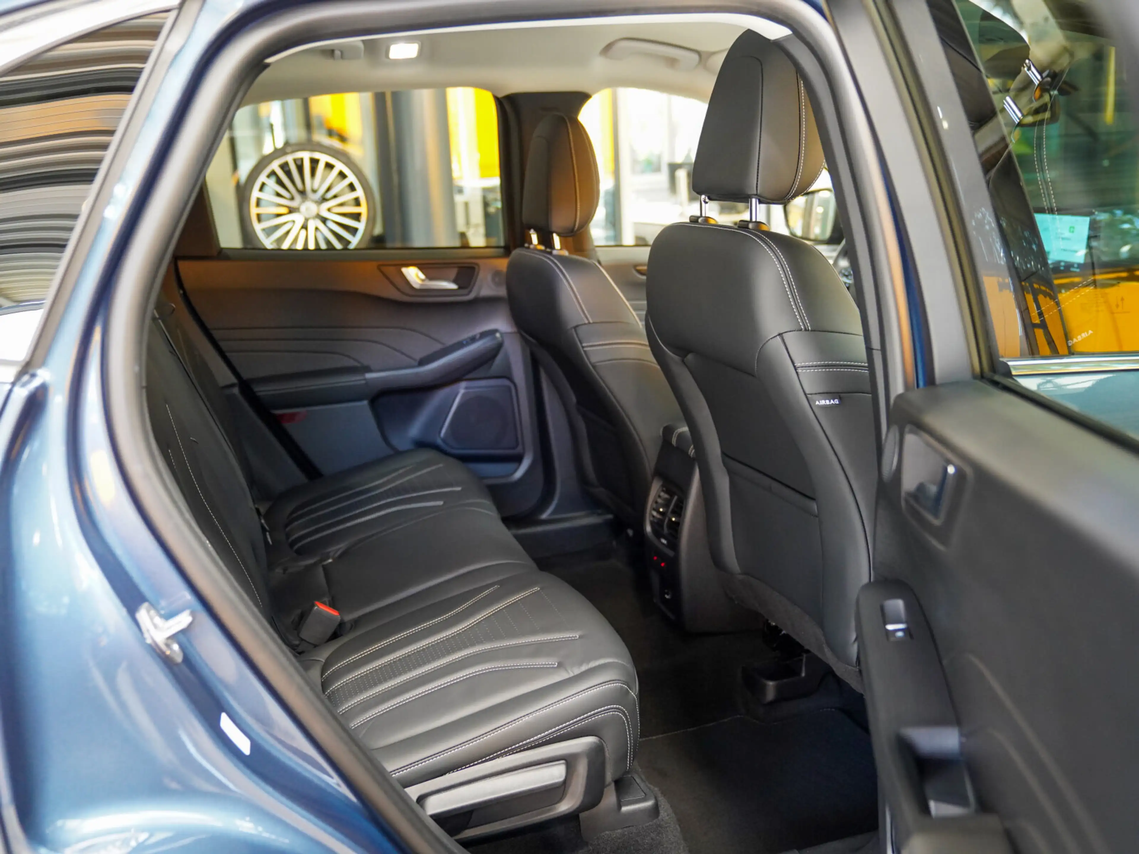 Ford Kuga 2.0 Vignale Leder Head-up AHK Standheizung — photo 13