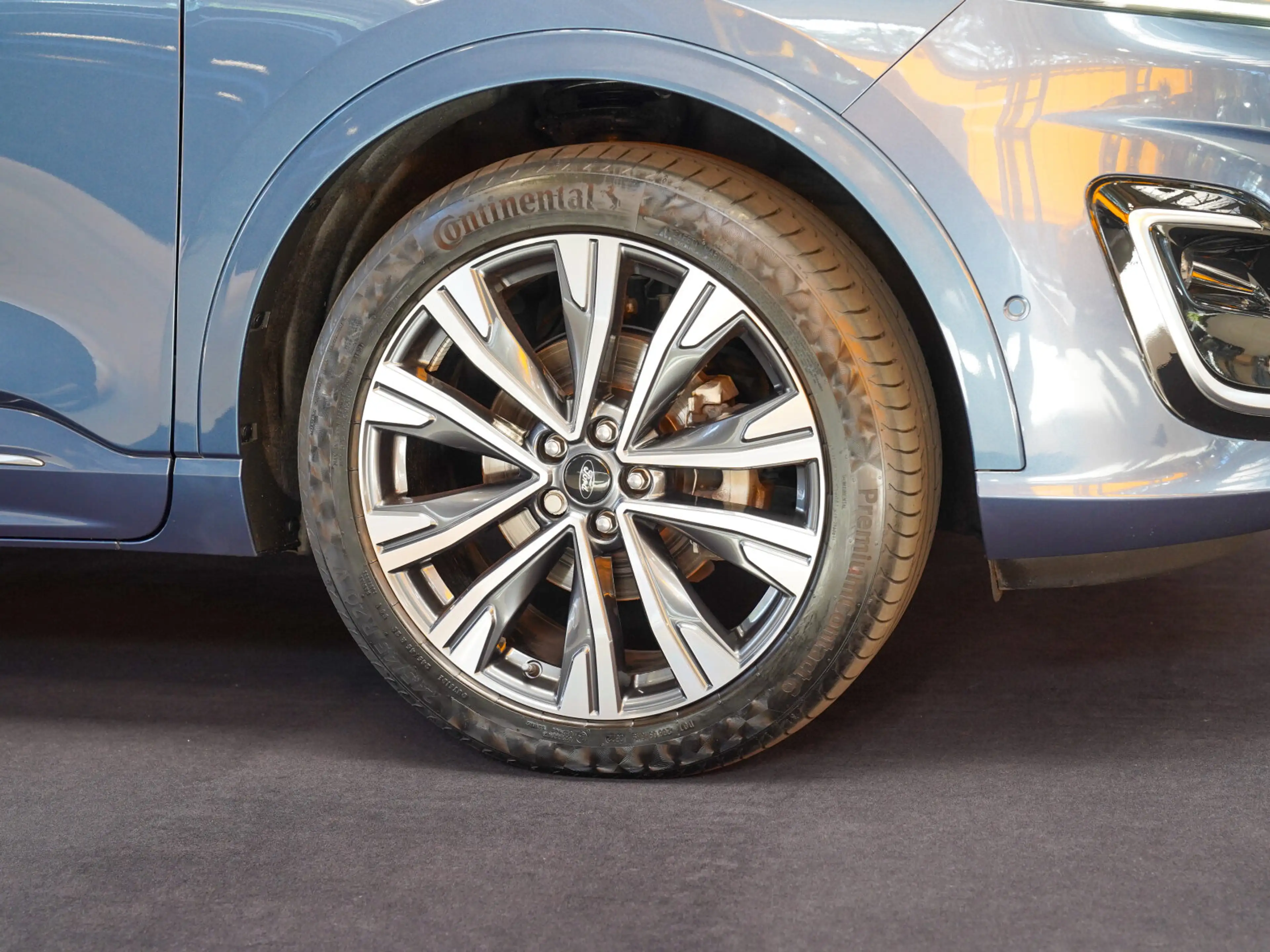 Ford Kuga 2.0 Vignale Leder Head-up AHK Standheizung — photo 2