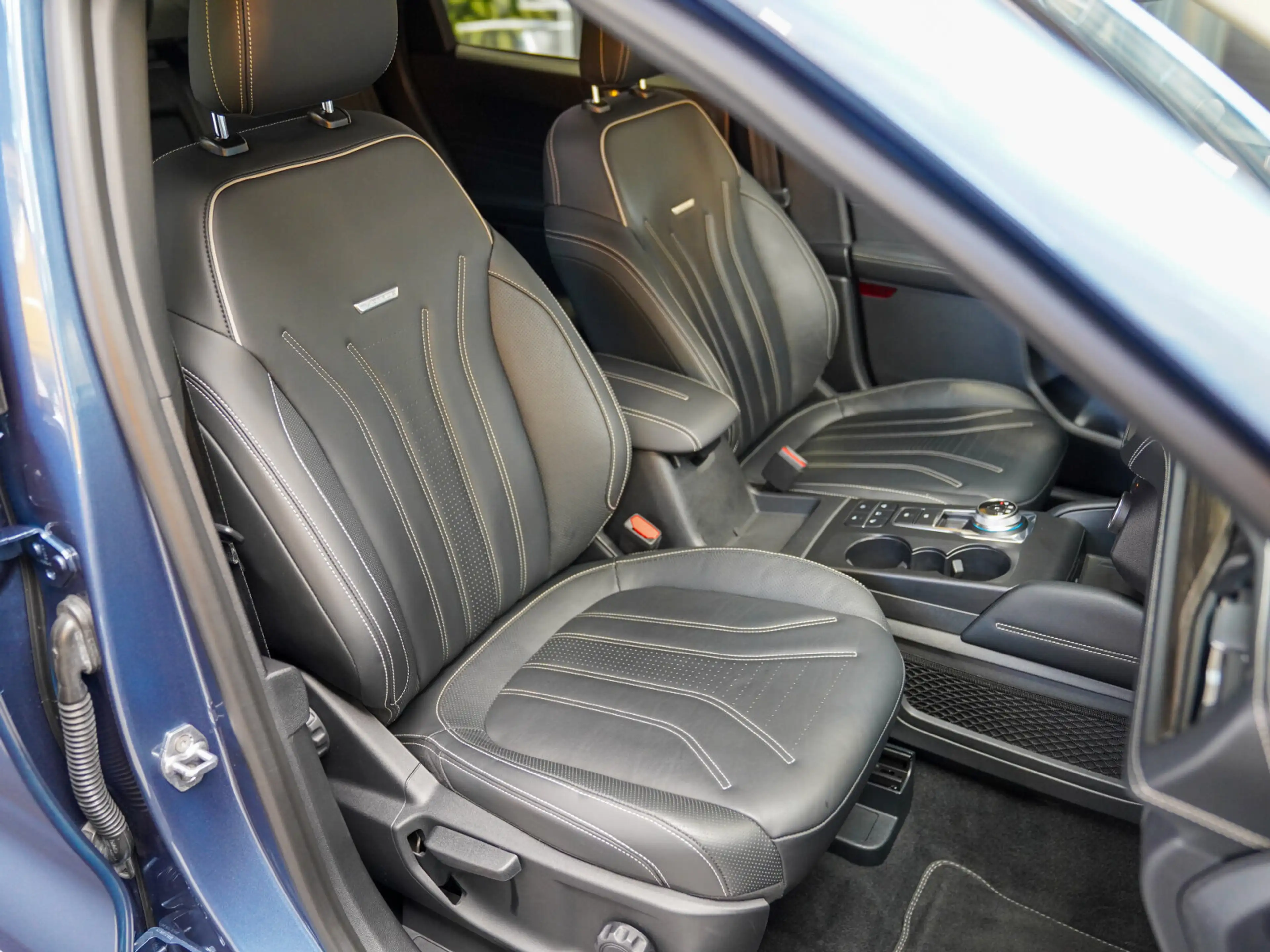 Ford Kuga 2.0 Vignale Leder Head-up AHK Standheizung — photo 9