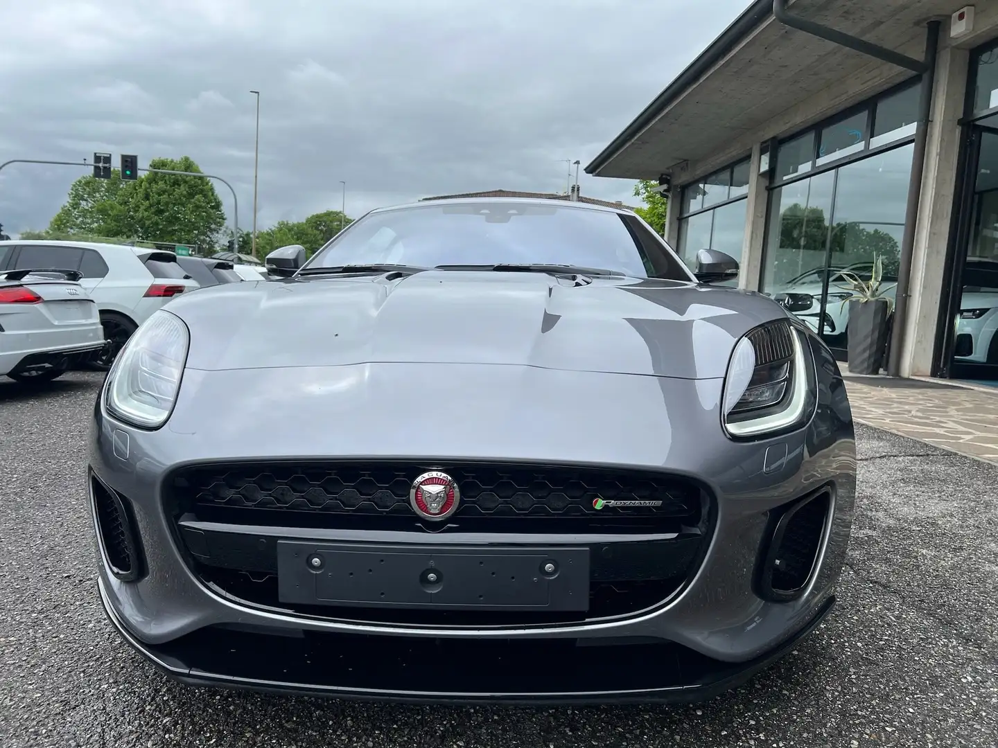 Jaguar F-Type Coupe 2.0 i4 R-Dynamic rwd 300cv auto my20 Gris - 2