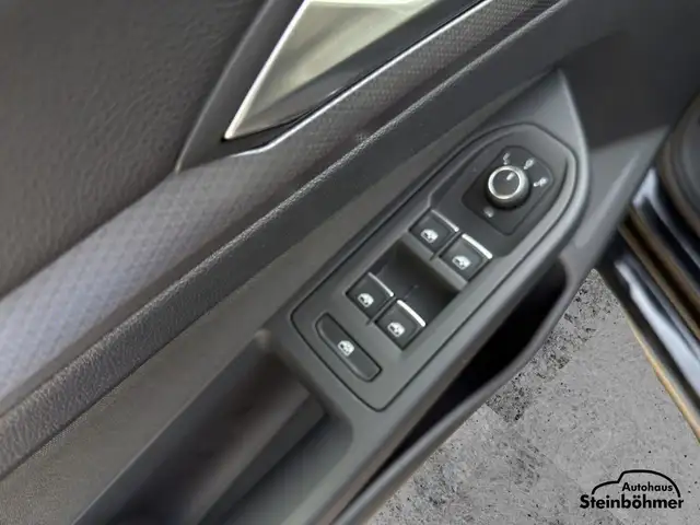 Volkswagen Golf view 15