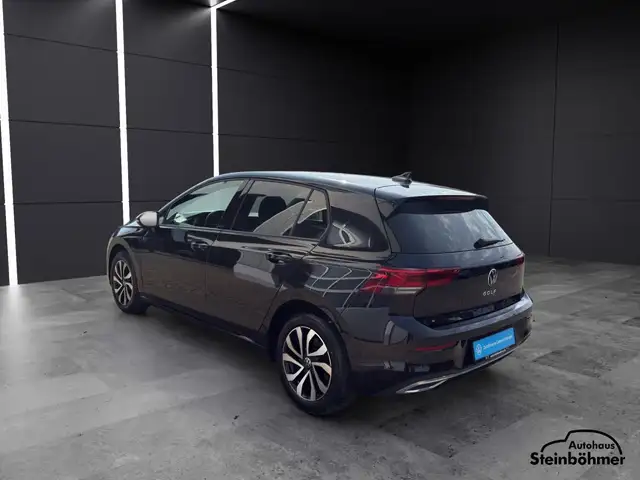 Volkswagen Golf view 4