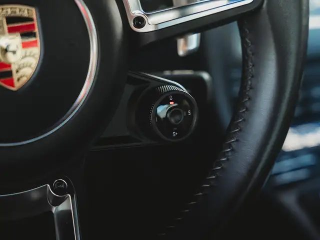 Porsche 911 view 16