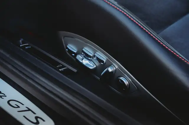 Porsche 911 view 14