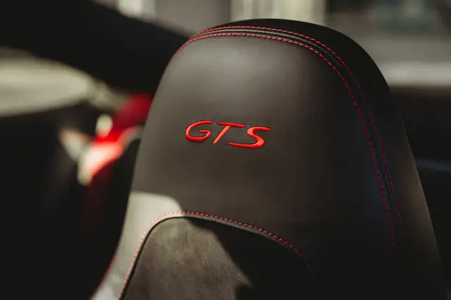 Porsche 911 view 27