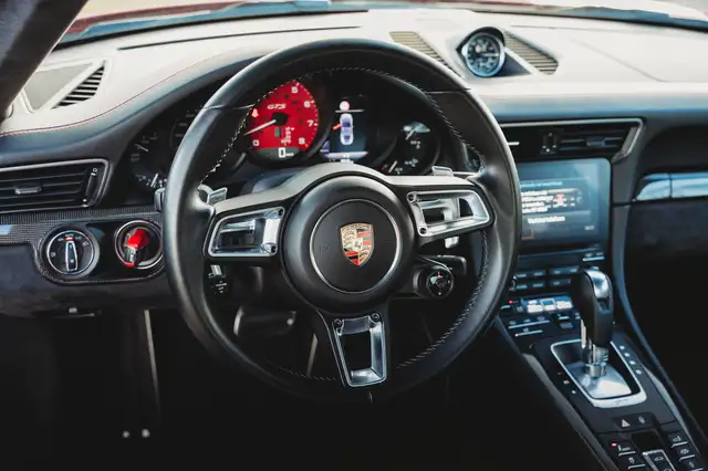 Porsche 911 view 11