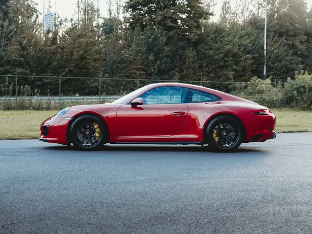 Porsche 911 view 5
