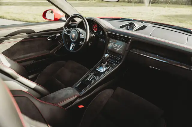 Porsche 911 view 24