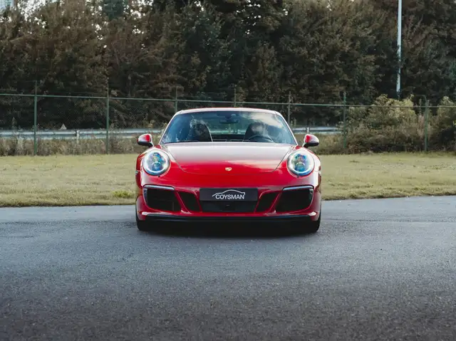 Porsche 911 view 3