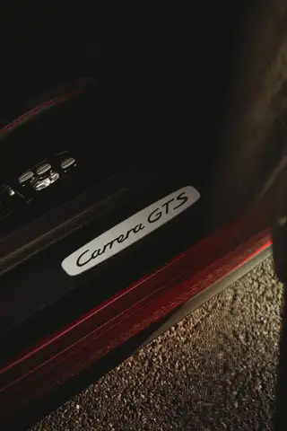 Porsche 911 view 25