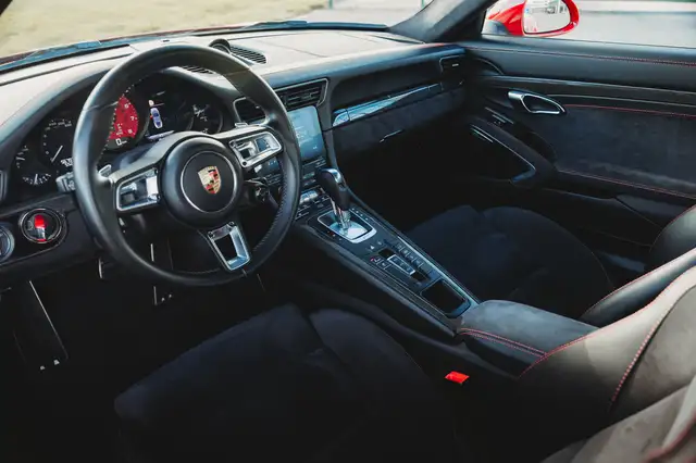 Porsche 911 view 10