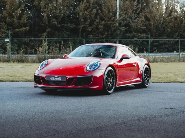 Porsche 911 view 2