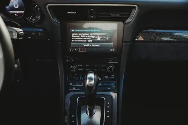 Porsche 911 view 19