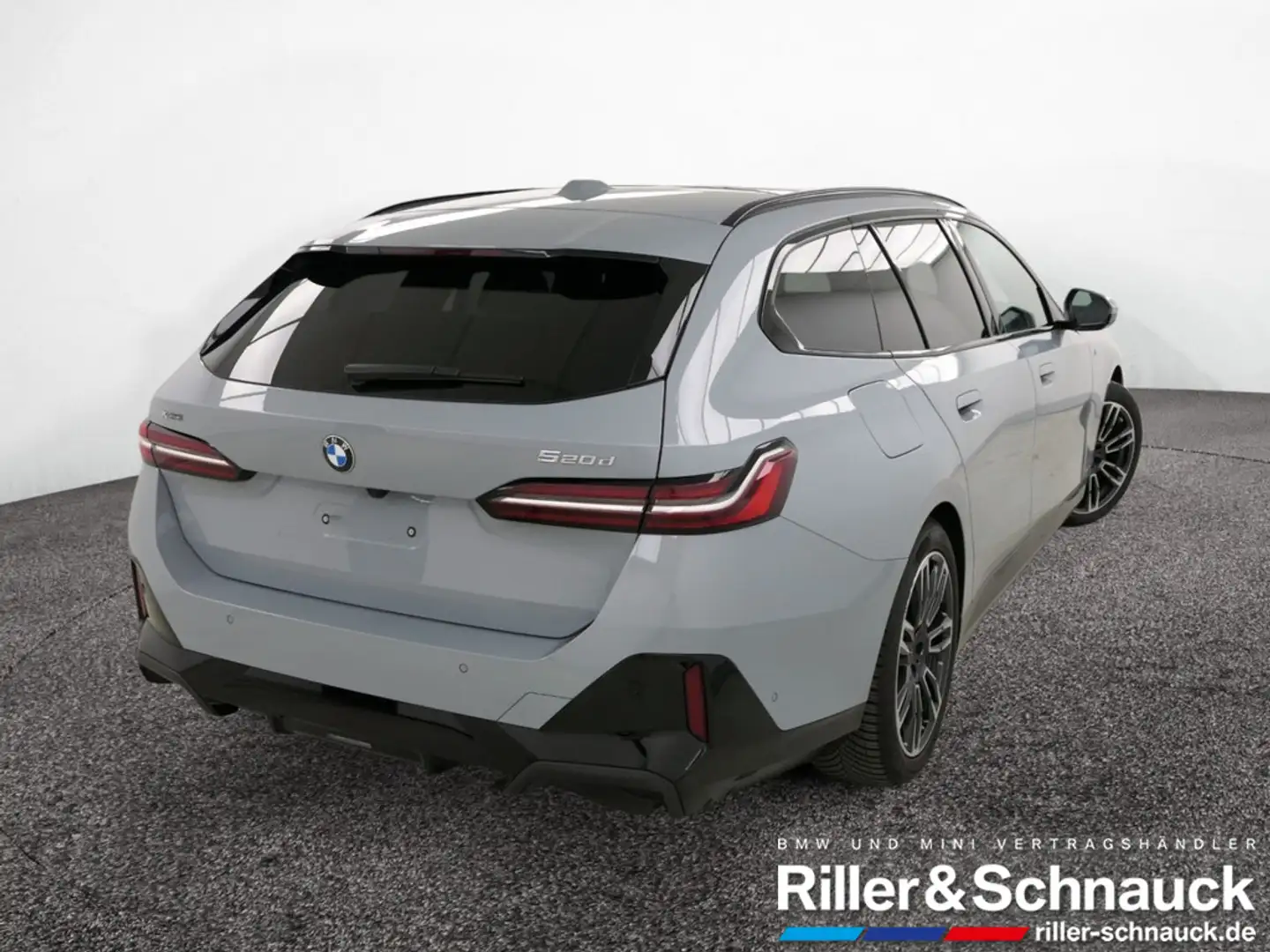 BMW 520 d Touring xDrive M Sport AHK+PANO+STANDHZG Grau - 2