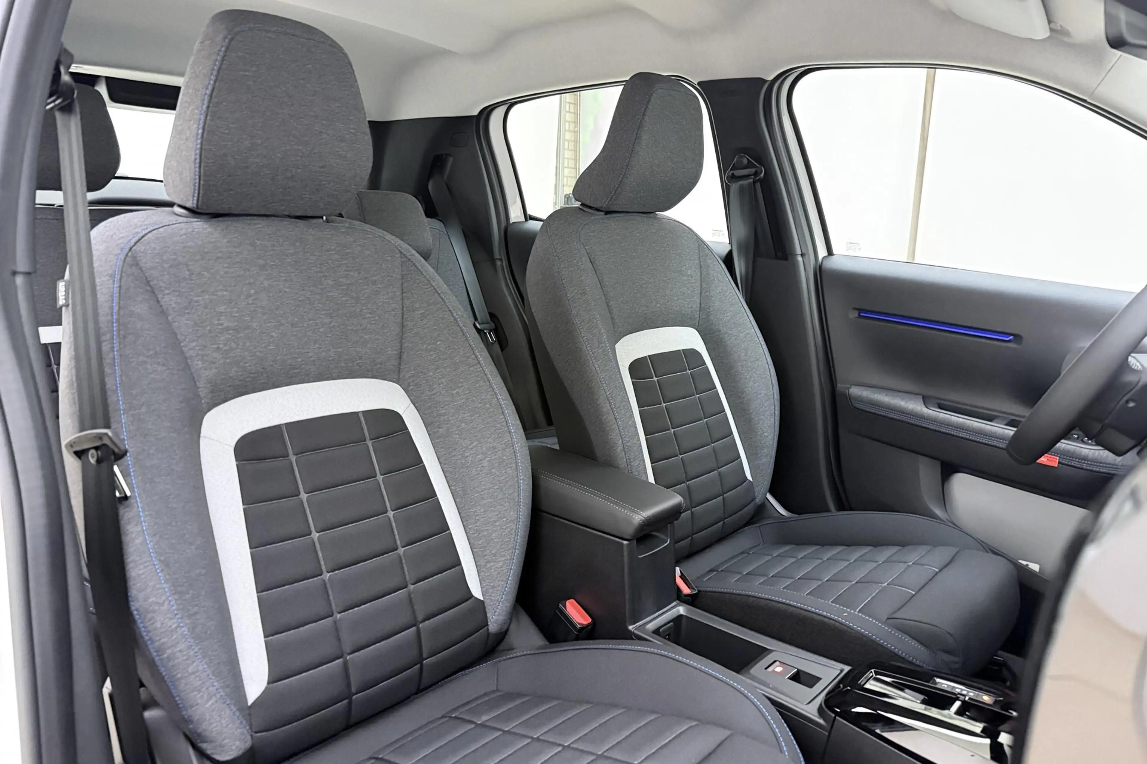 Citroen E-C3 Plus 113pk Comfort Range 44 kWh | Parkeersensoren — photo 10