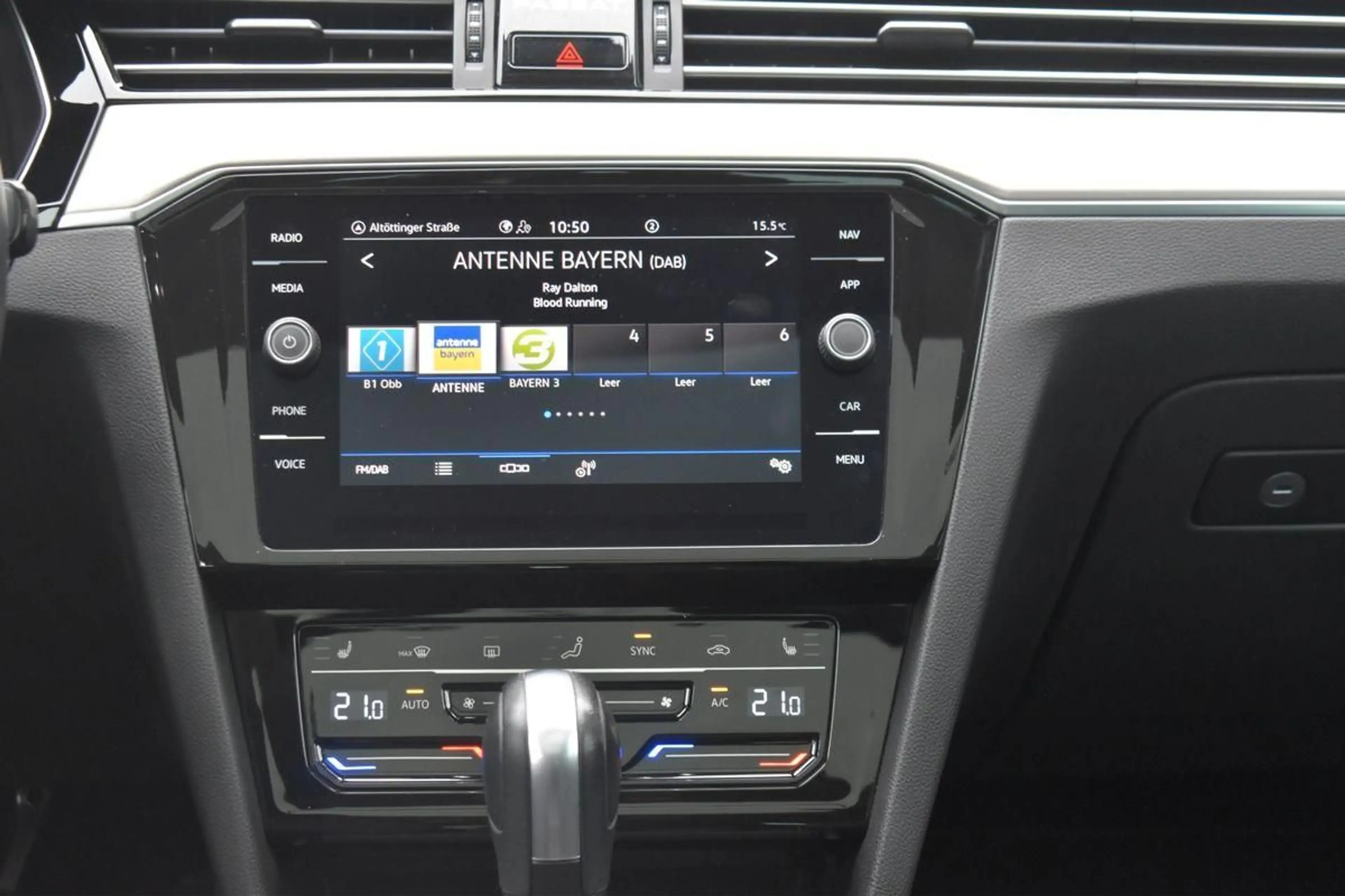 Volkswagen Passat Variant Passat Var. 2.0 TDI DSG Eleg.*R-Line*App-C.*AHK* — photo 13