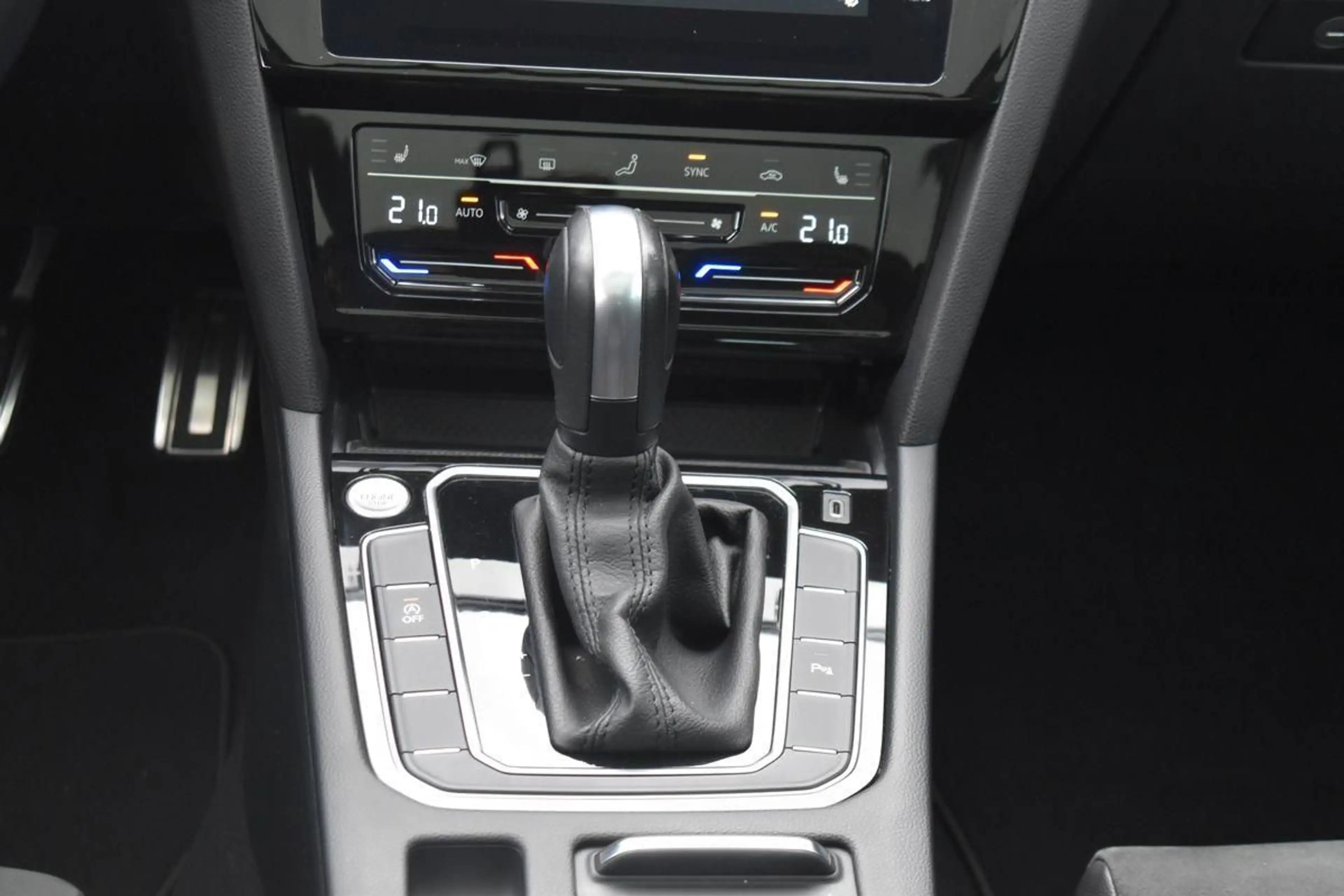Volkswagen Passat Variant Passat Var. 2.0 TDI DSG Eleg.*R-Line*App-C.*AHK* — photo 12