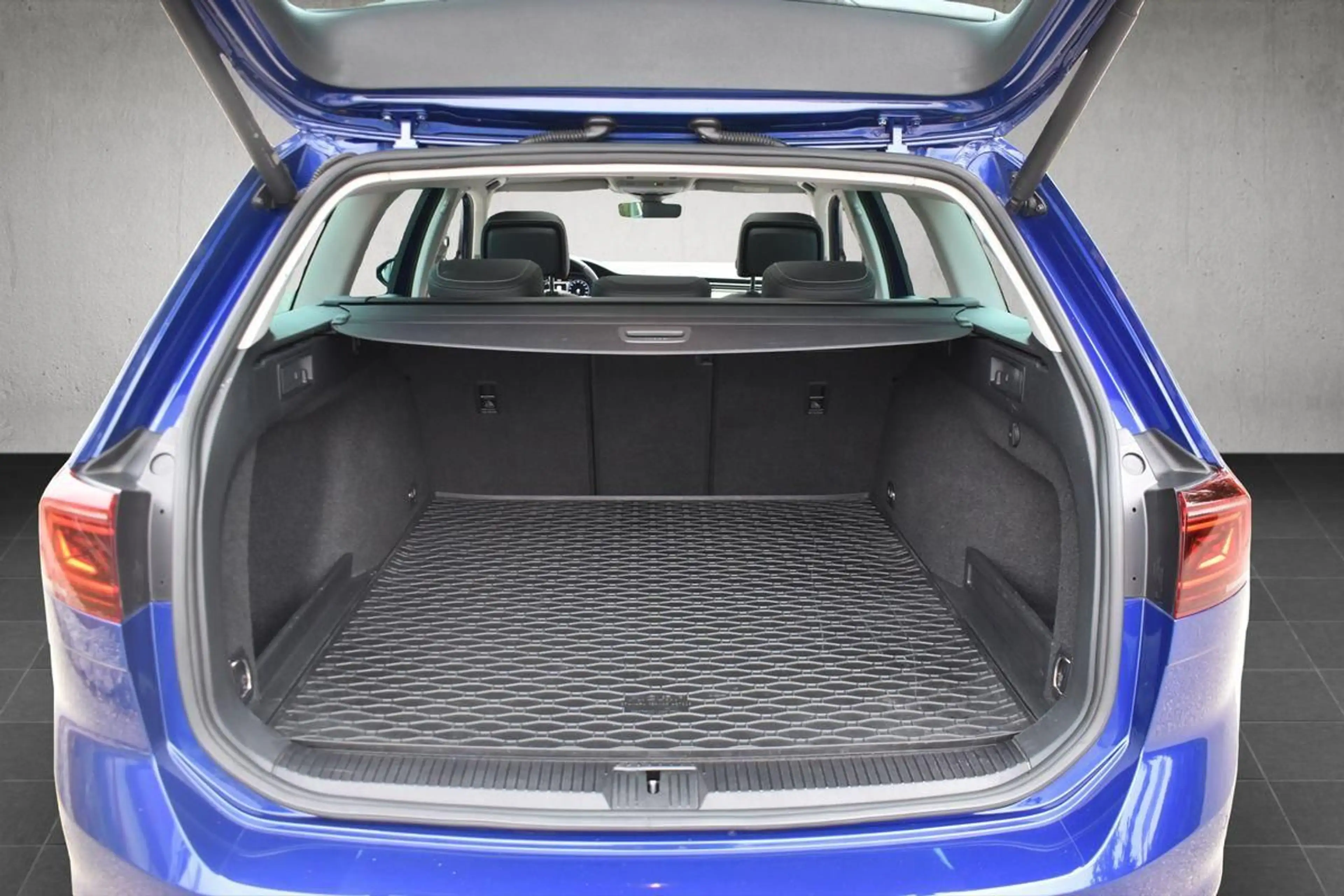 Volkswagen Passat Variant Passat Var. 2.0 TDI DSG Eleg.*R-Line*App-C.*AHK* — photo 8