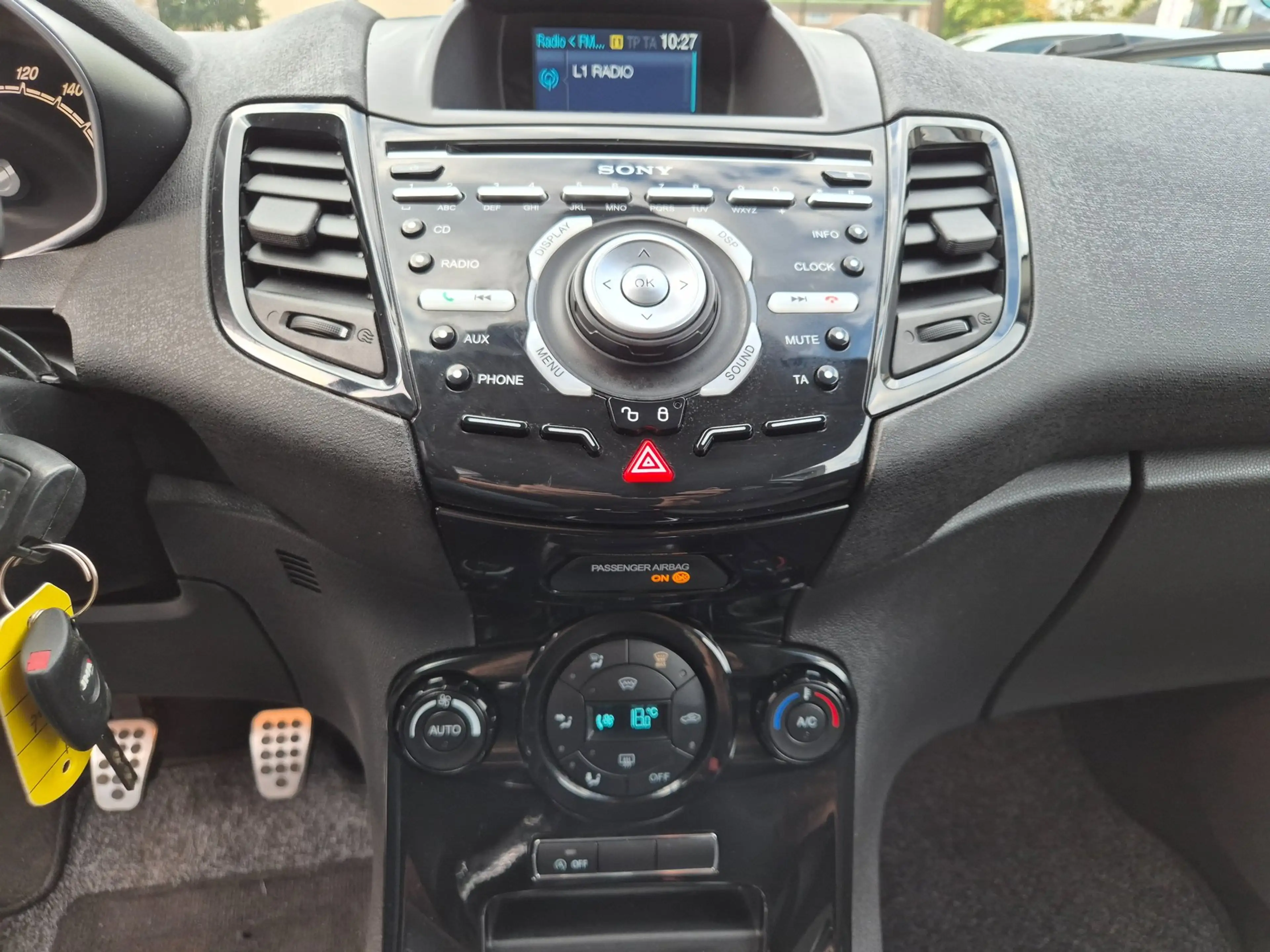 Ford Fiesta 1.0 EcoBoost Titanium st-line — photo 19
