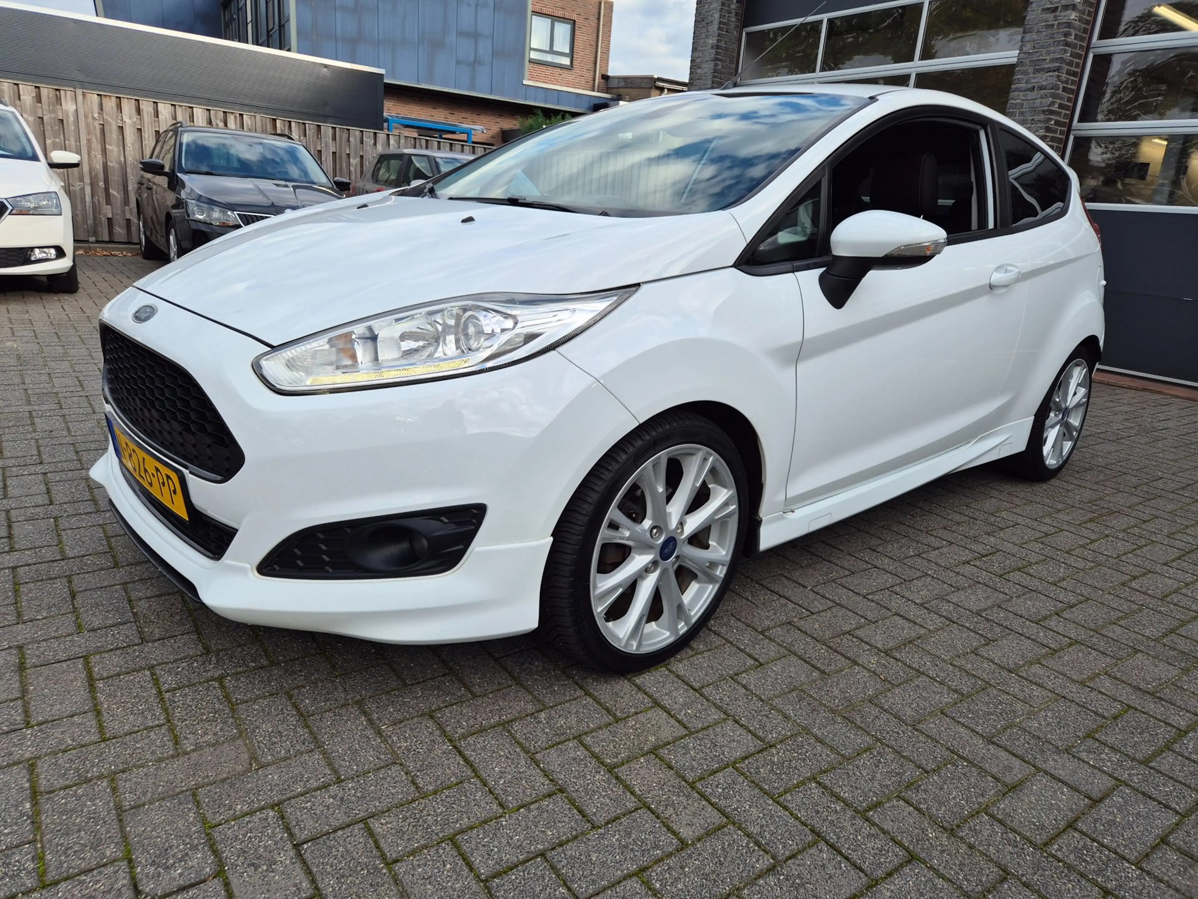 Ford Fiesta 1.0 EcoBoost Titanium st-line — photo 2