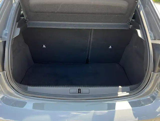 Peugeot 208 view 6