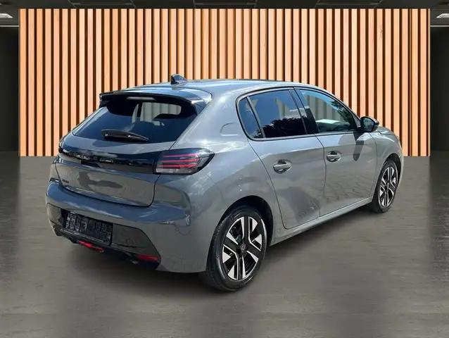 Peugeot 208 view 4