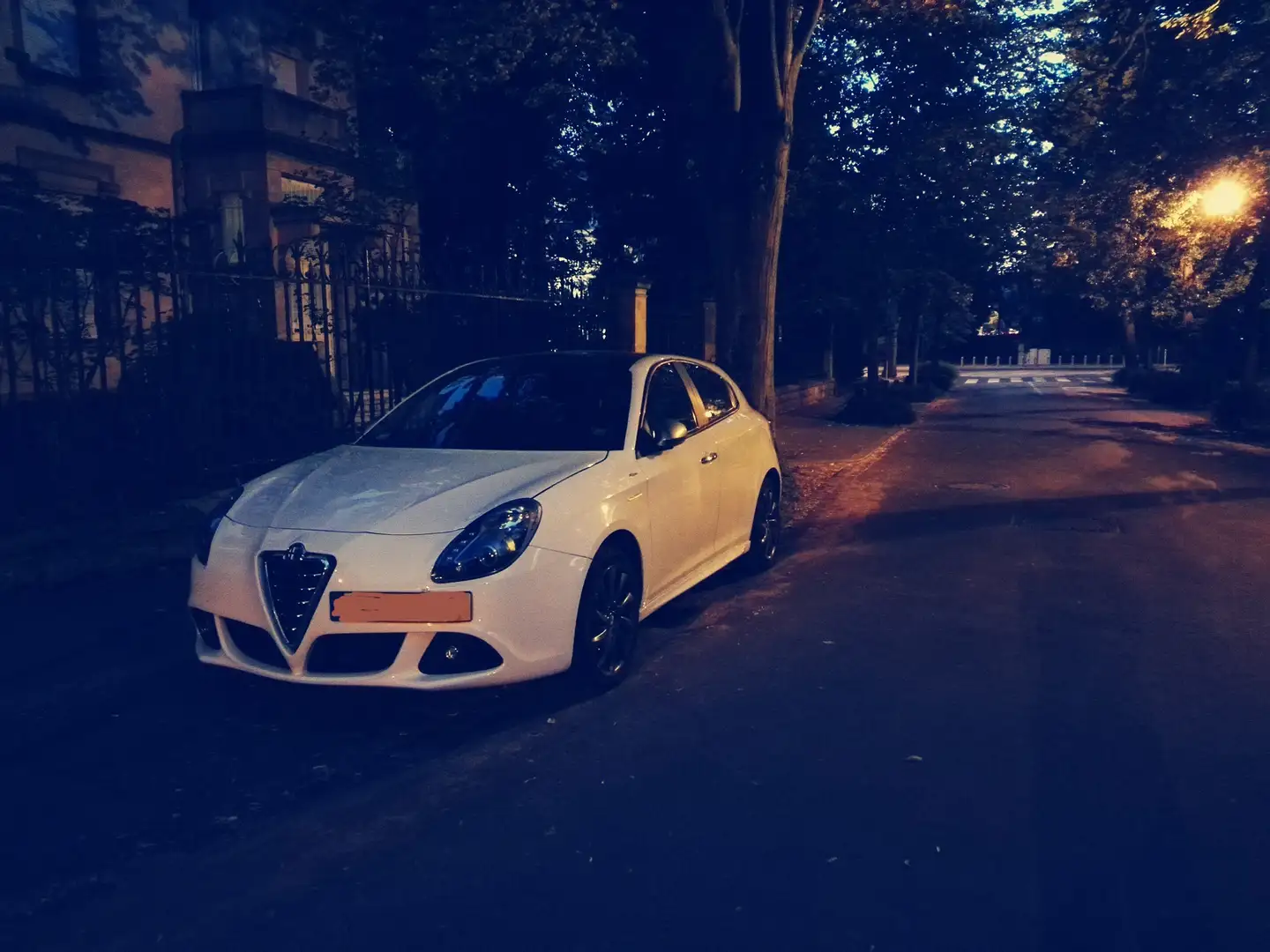 Alfa Romeo Giulietta 1.4 t.b. Veloce Essence LPG 120cv Blanc - 1