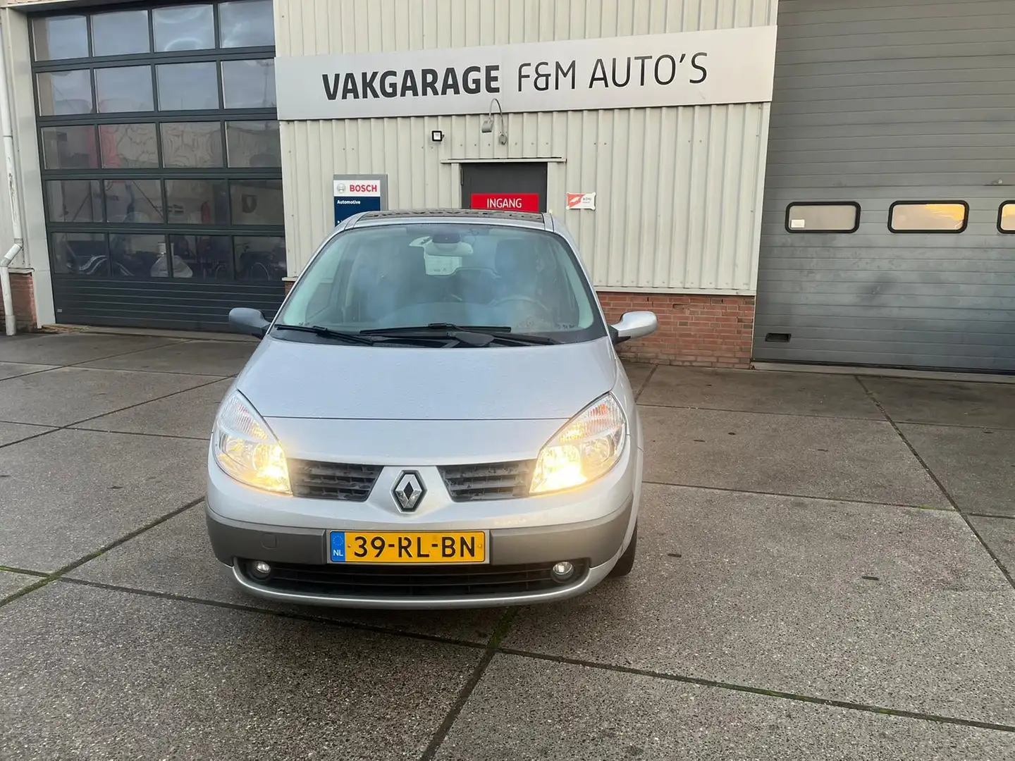 Renault Scenic 2.0-16V Privilège Luxe Grijs - 2