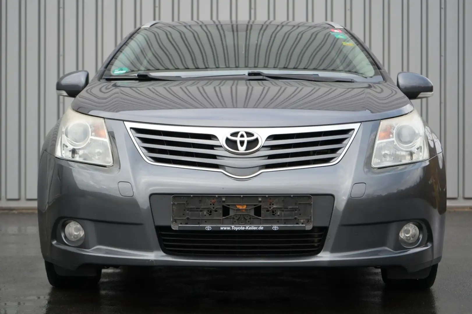 Toyota Avensis 2.0 D-4D Executive SHZ/Klima/8 Fach Grau - 2