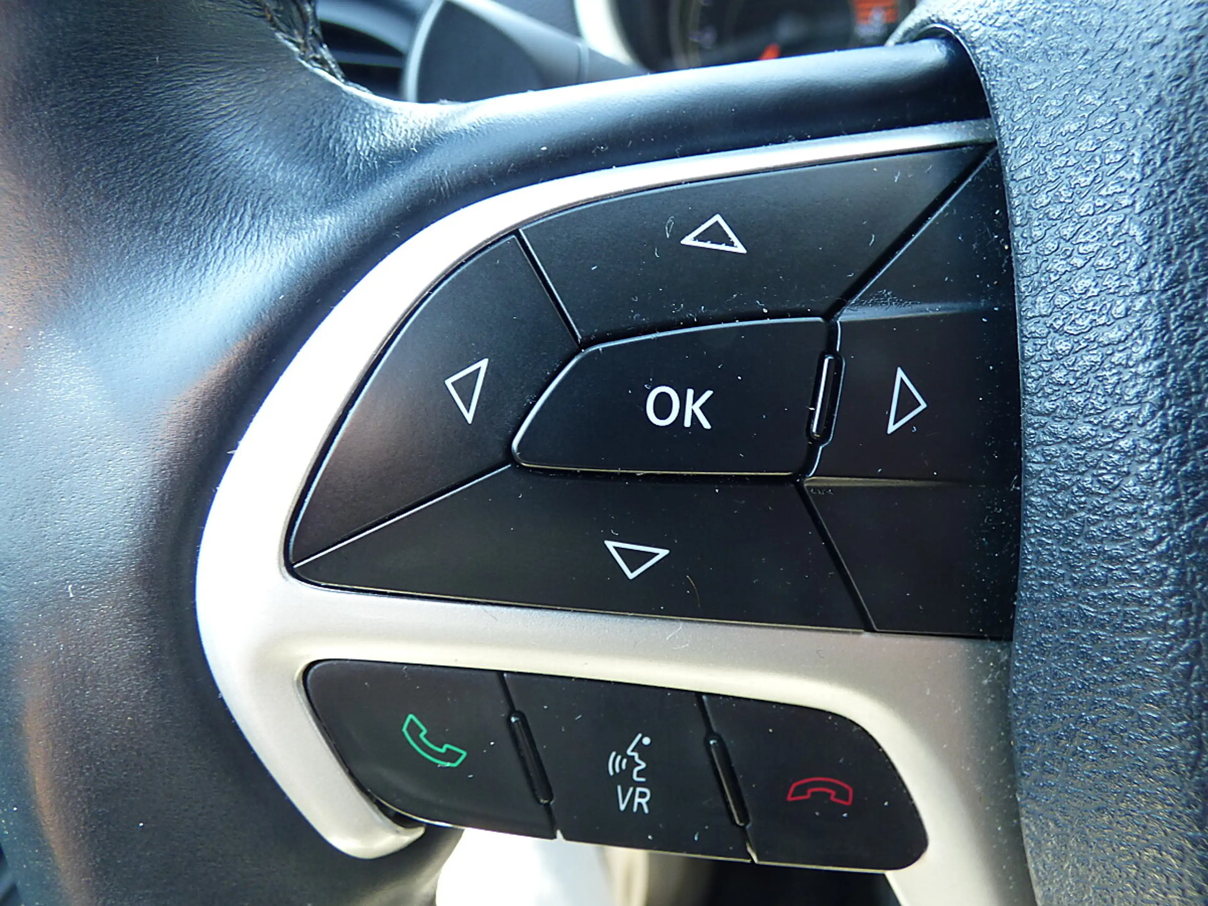 Jeep Cherokee 2,2 MultiJet II AWD Limited Aut. — photo 13