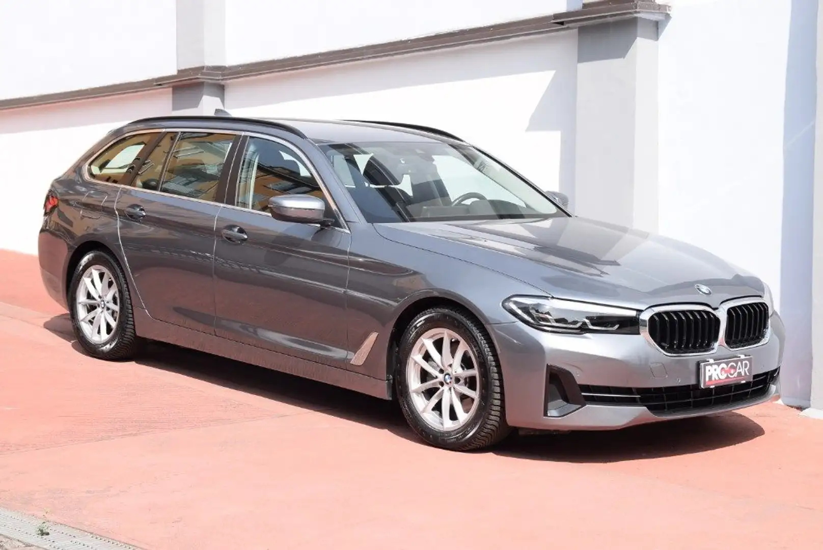 BMW 520 d 48V xDrive Touring Business Argento - 1