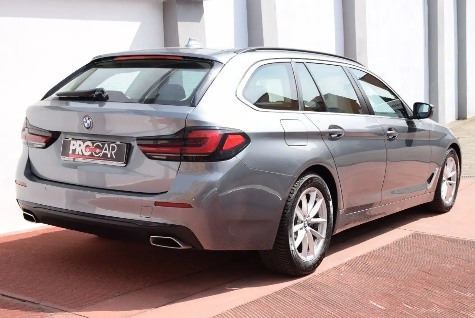 BMW 520 d 48V xDrive Touring Business Argento - 2
