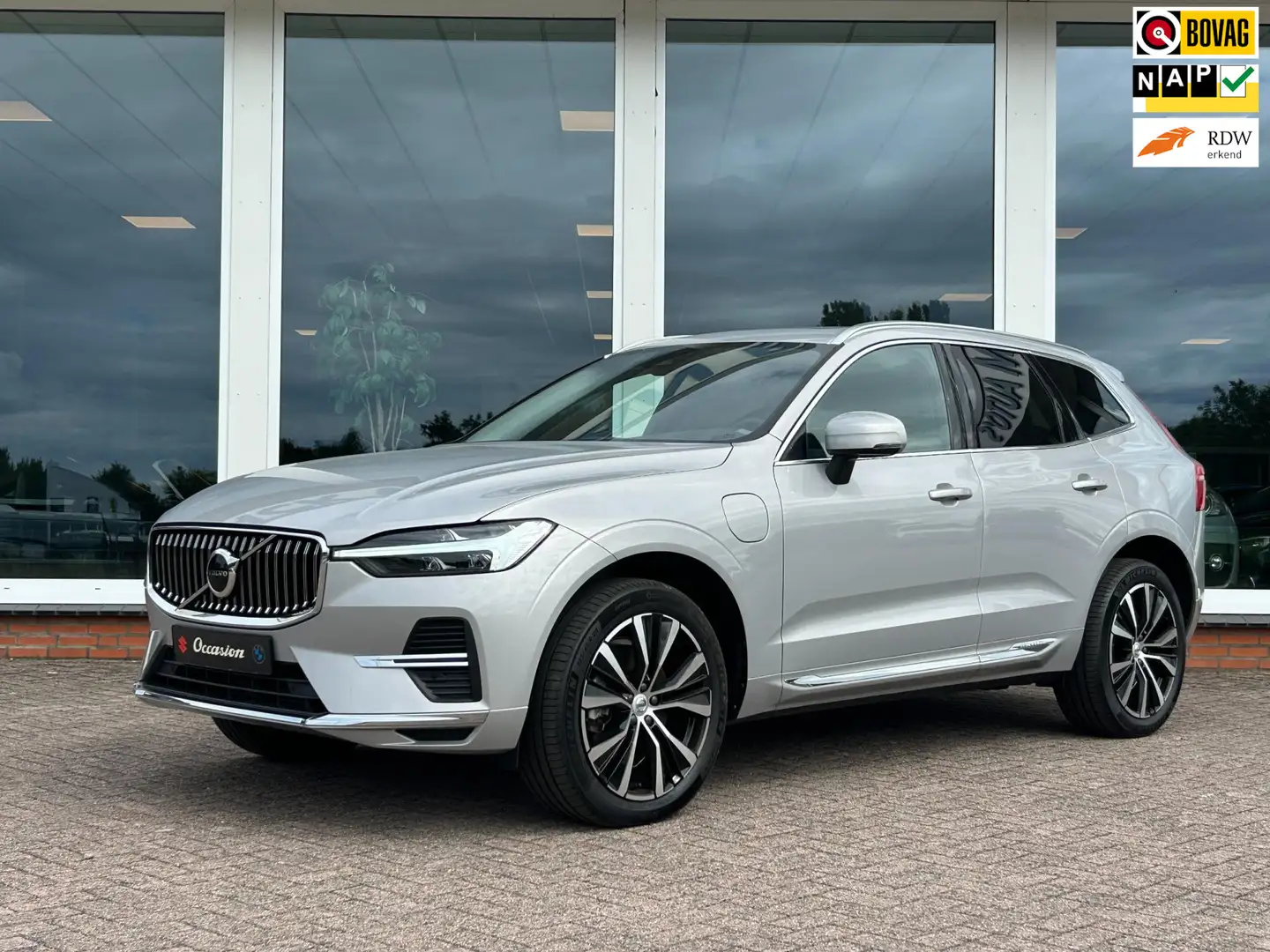 Volvo XC60 2.0 T6 Plug-in Hybrid Recharge AWD Core Bright - L Grijs - 1