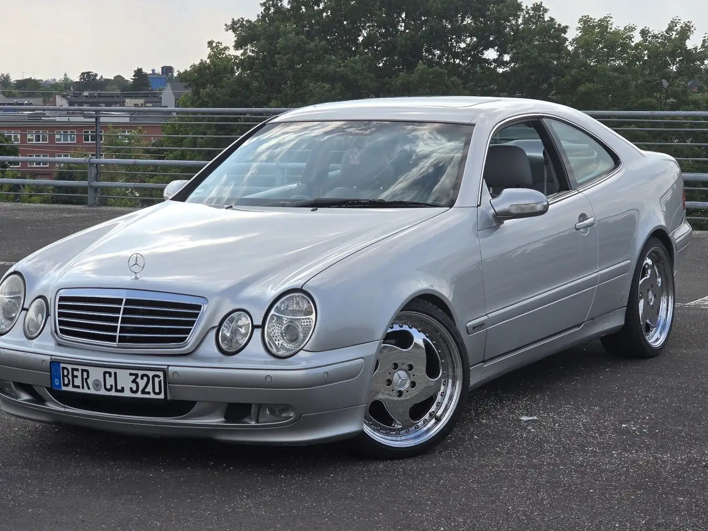 Mercedes-Benz CLK 320 Elegance Silber - 1