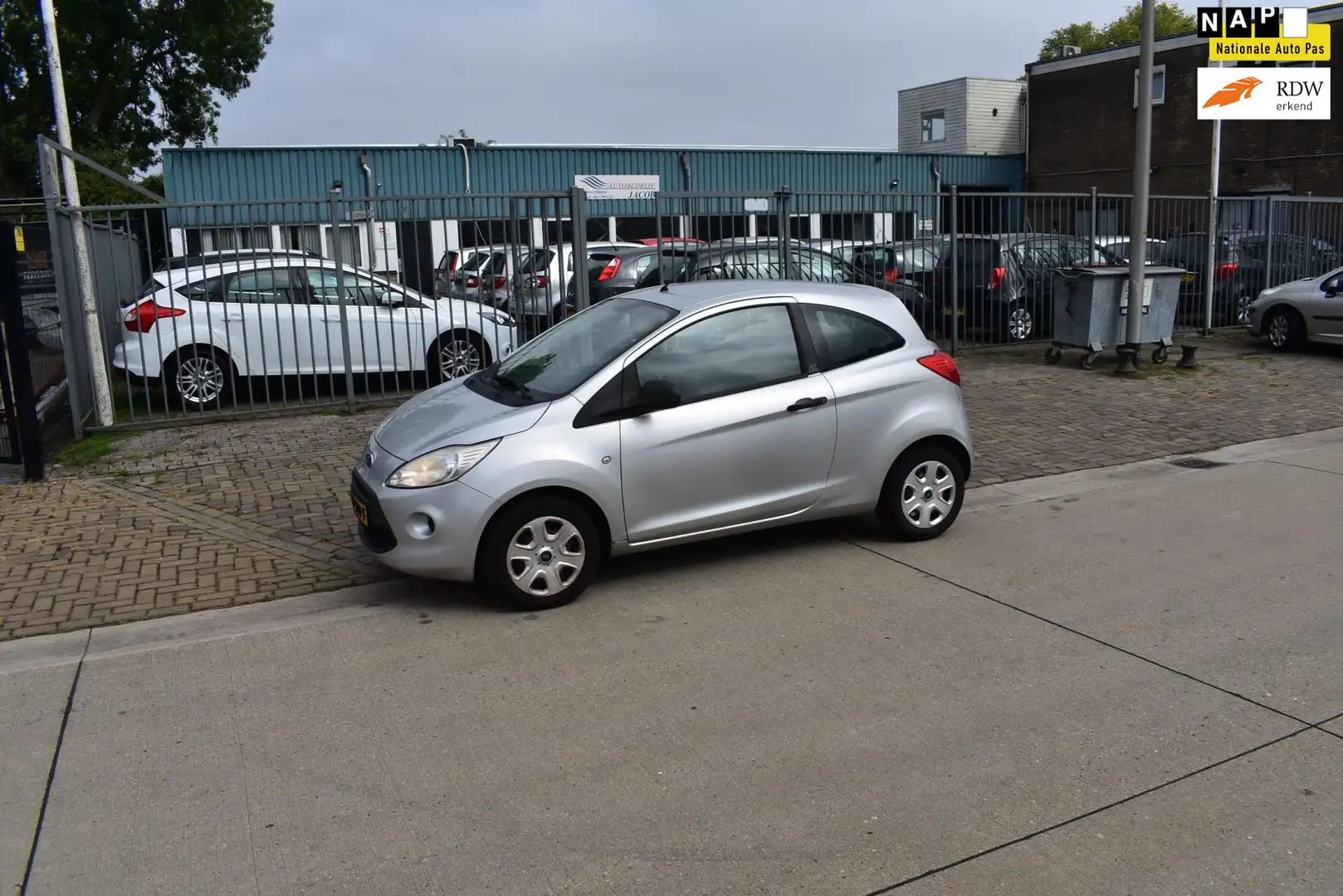Ford Ka/Ka+ 1.2 Cool&Sound Grijs - 1
