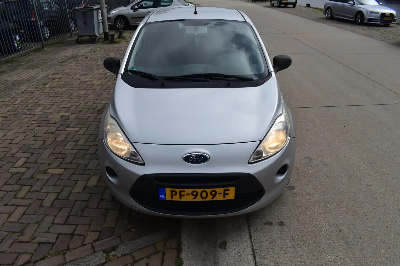 Ford Ka/Ka+ 1.2 Cool&Sound Grijs - 2