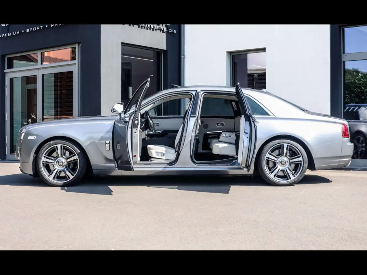 Rolls-Royce Ghost (SERIES II) 6.6 V12 V-SPECJUBILEE SILVERTHEATRE Gris - 2