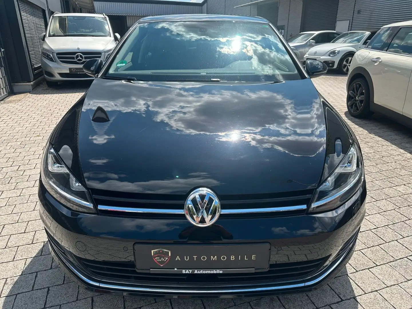 Volkswagen Golf VII Lim. Highline BMT*Massage*Navi*Xenon Noir - 2