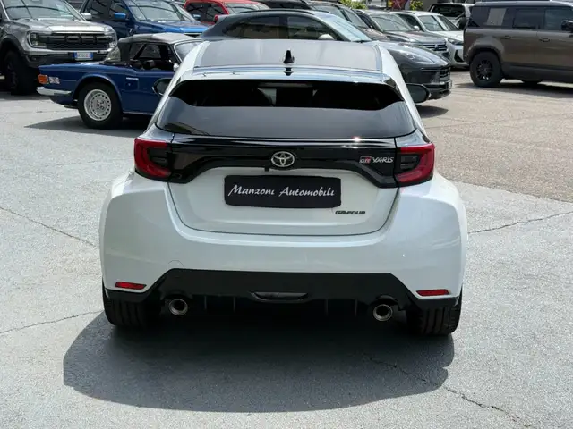 Toyota Yaris view 3