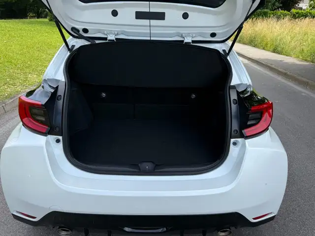 Toyota Yaris view 10