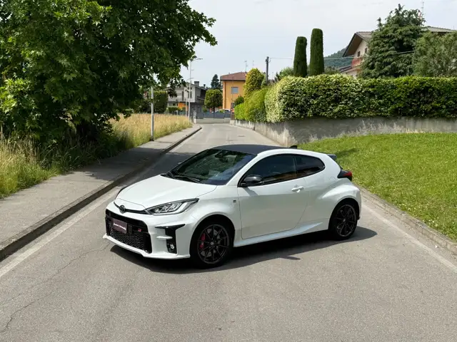 Toyota Yaris view 15