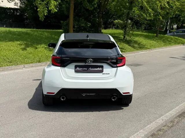 Toyota Yaris view 14